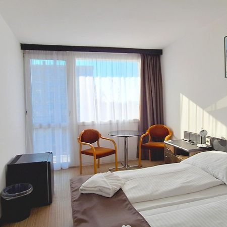 Hotel Hungaria Шиофок Экстерьер фото
