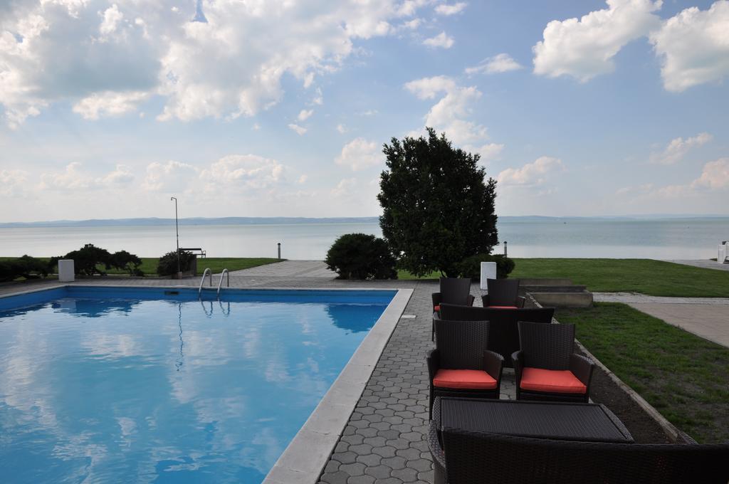 Hotel Hungaria Шиофок Экстерьер фото