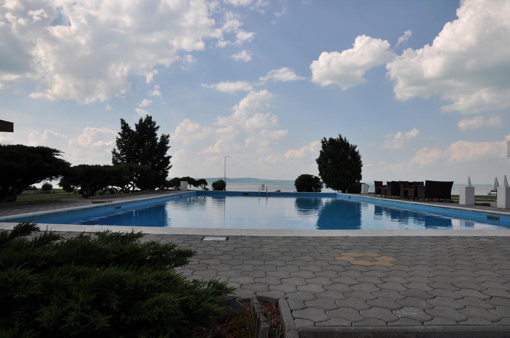 Hotel Hungaria Шиофок Экстерьер фото