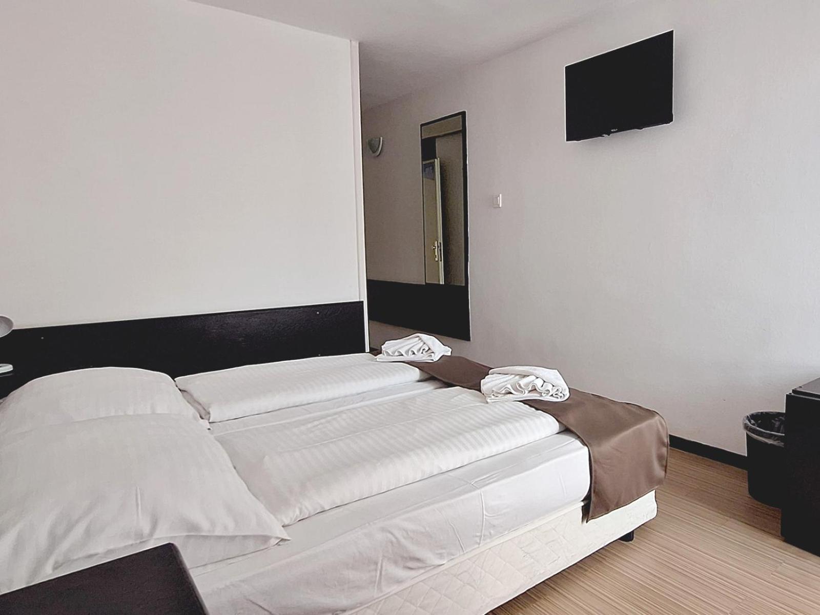 Hotel Hungaria Шиофок Экстерьер фото