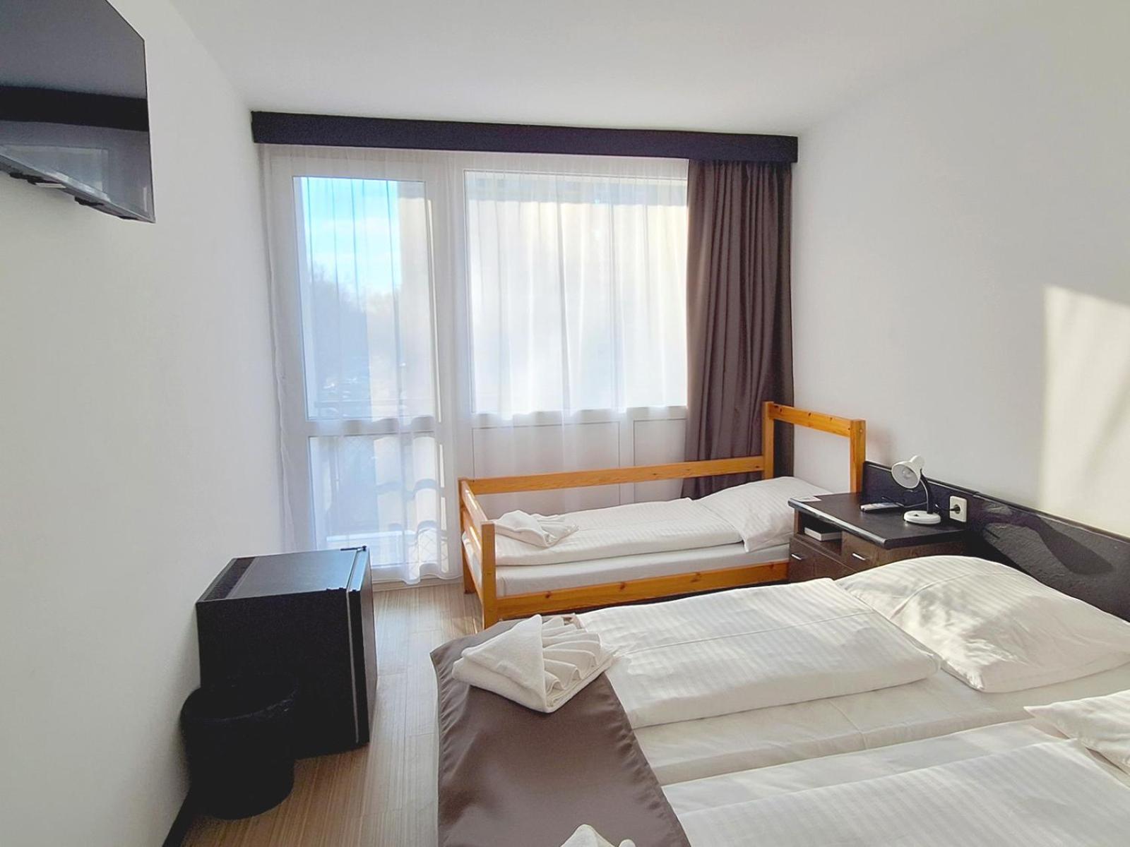 Hotel Hungaria Шиофок Экстерьер фото
