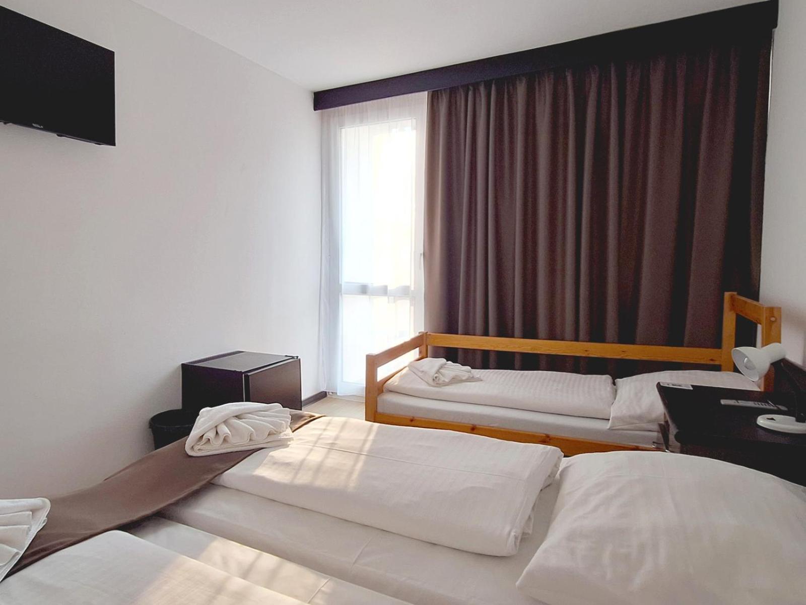 Hotel Hungaria Шиофок Экстерьер фото