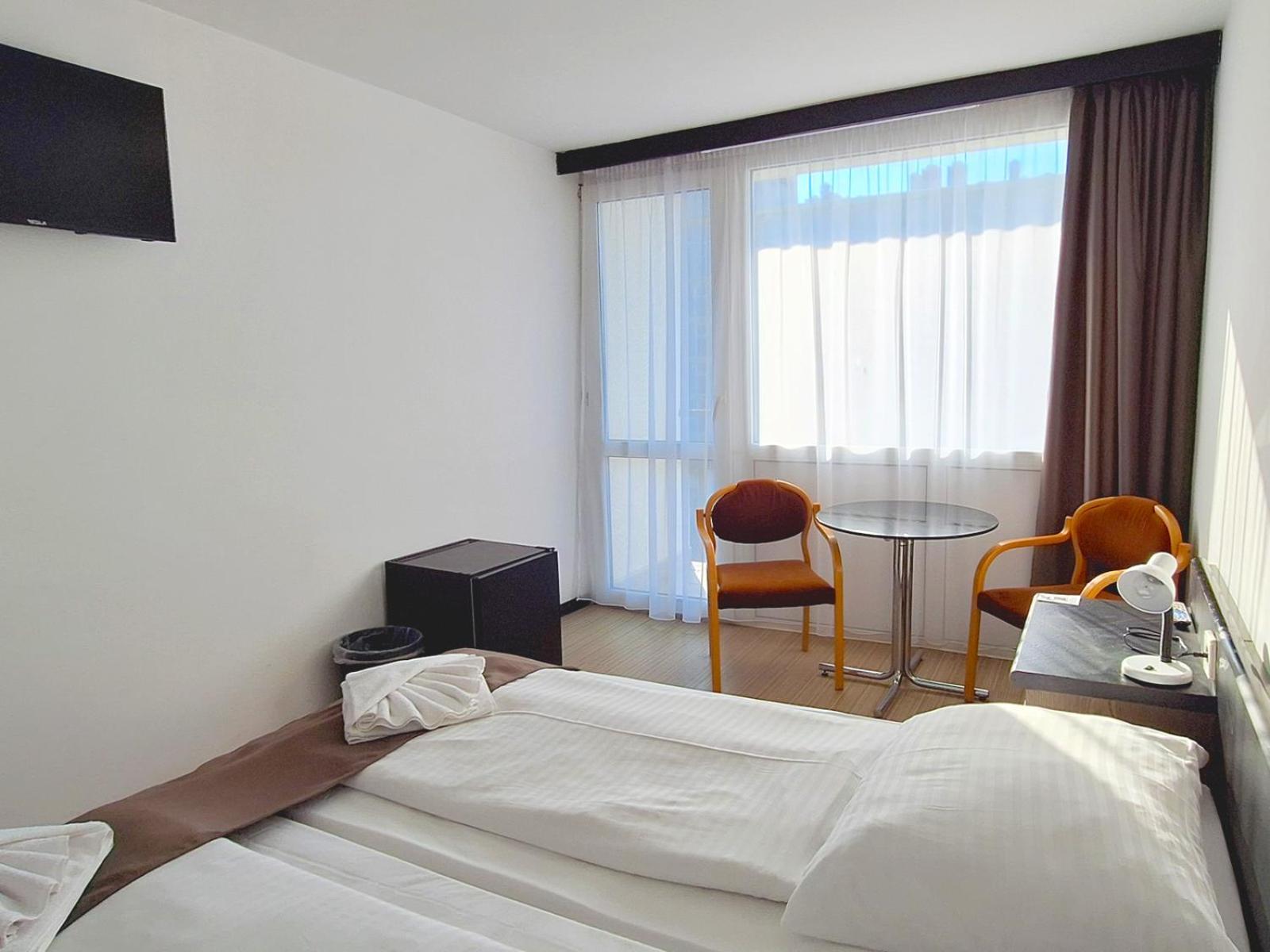 Hotel Hungaria Шиофок Экстерьер фото