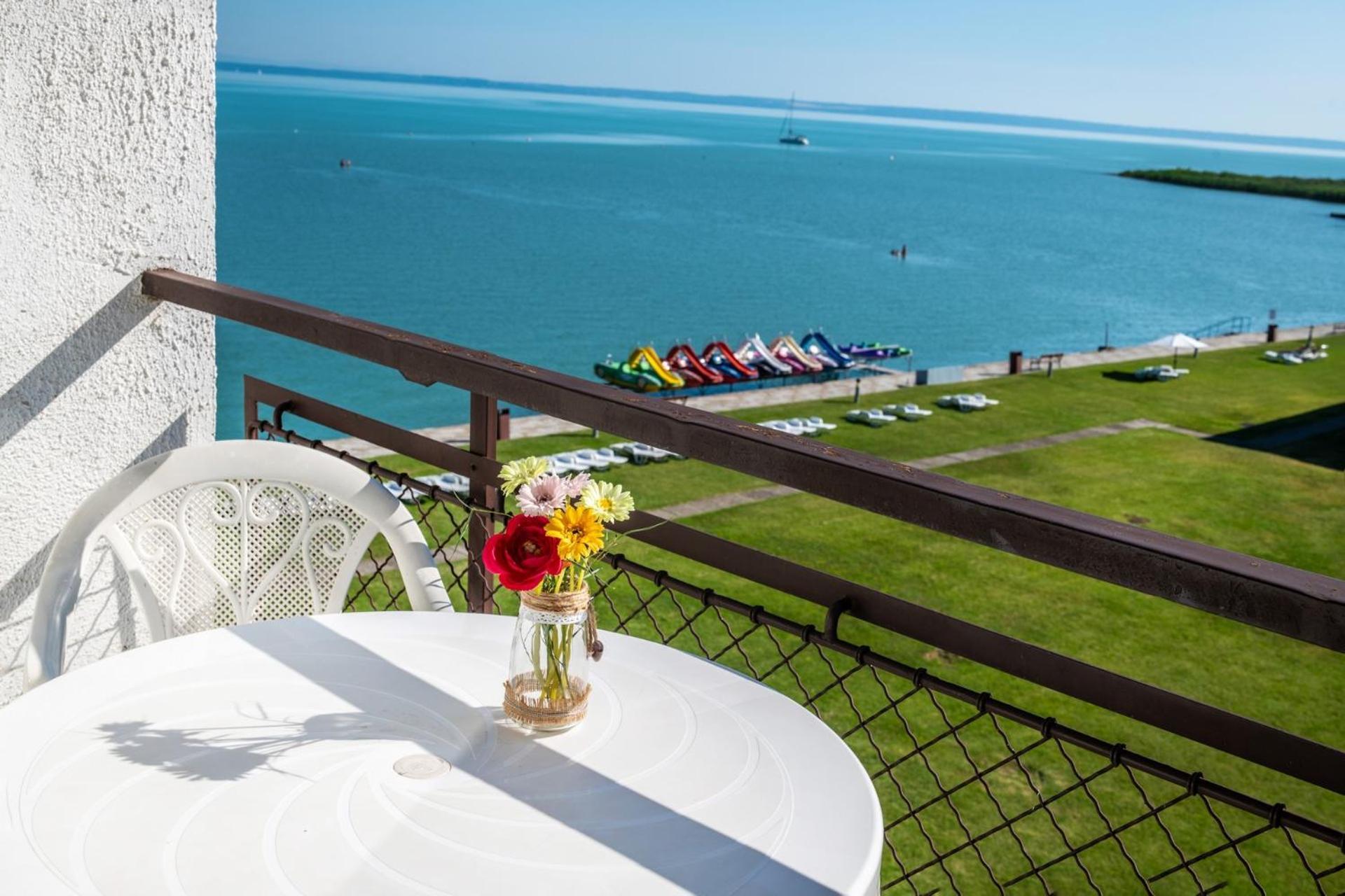 Hotel Hungaria Шиофок Экстерьер фото