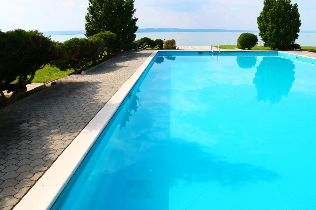 Hotel Hungaria Шиофок Экстерьер фото