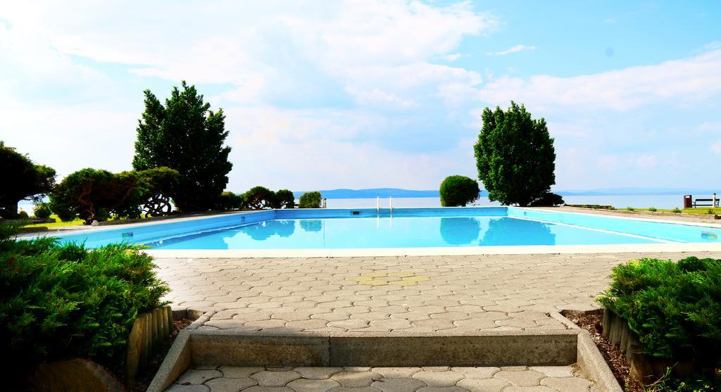 Hotel Hungaria Шиофок Экстерьер фото