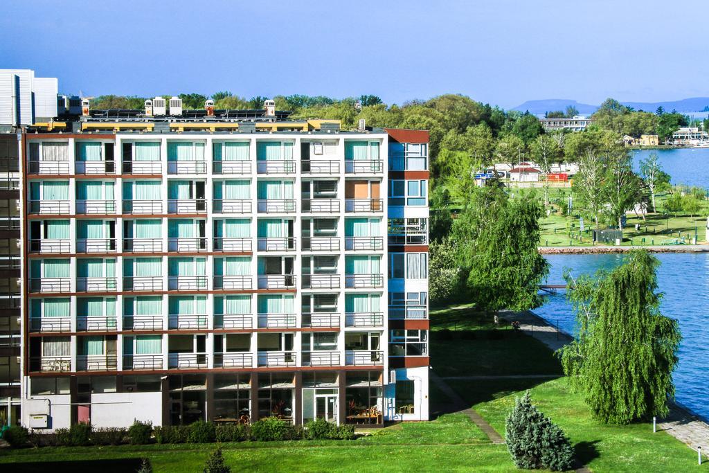 Hotel Hungaria Шиофок Экстерьер фото