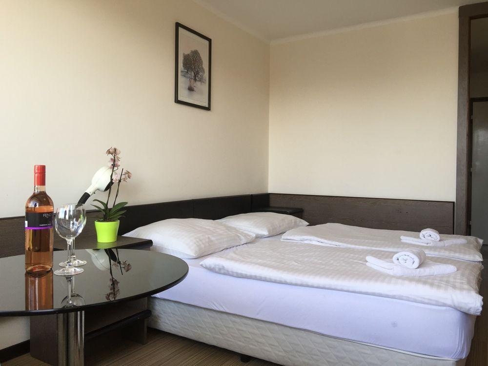 Hotel Hungaria Шиофок Экстерьер фото