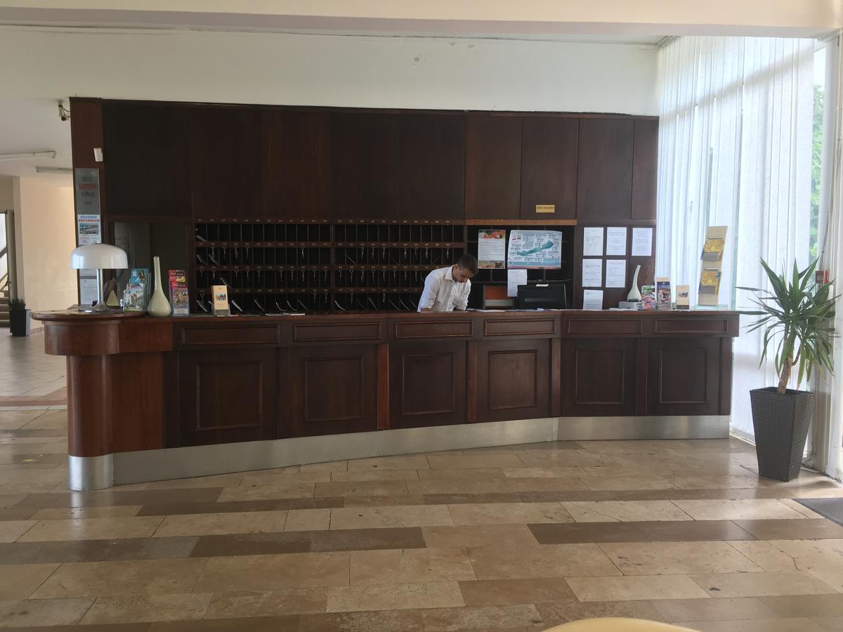 Hotel Hungaria Шиофок Экстерьер фото