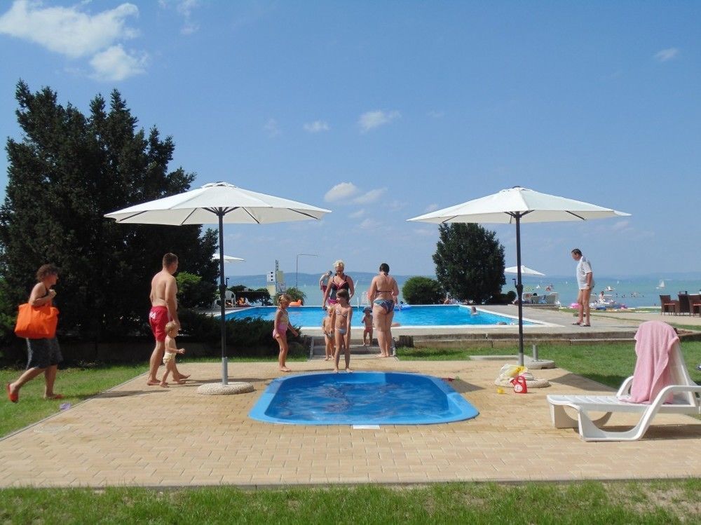 Hotel Hungaria Шиофок Экстерьер фото